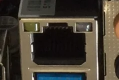 Une prise Ethernet dans Le Crystal Cube Une prise Ethernet dans Le Crystal Cube